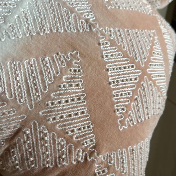 Ombré pink and white throw accent pillows - Picture 3 of 4
